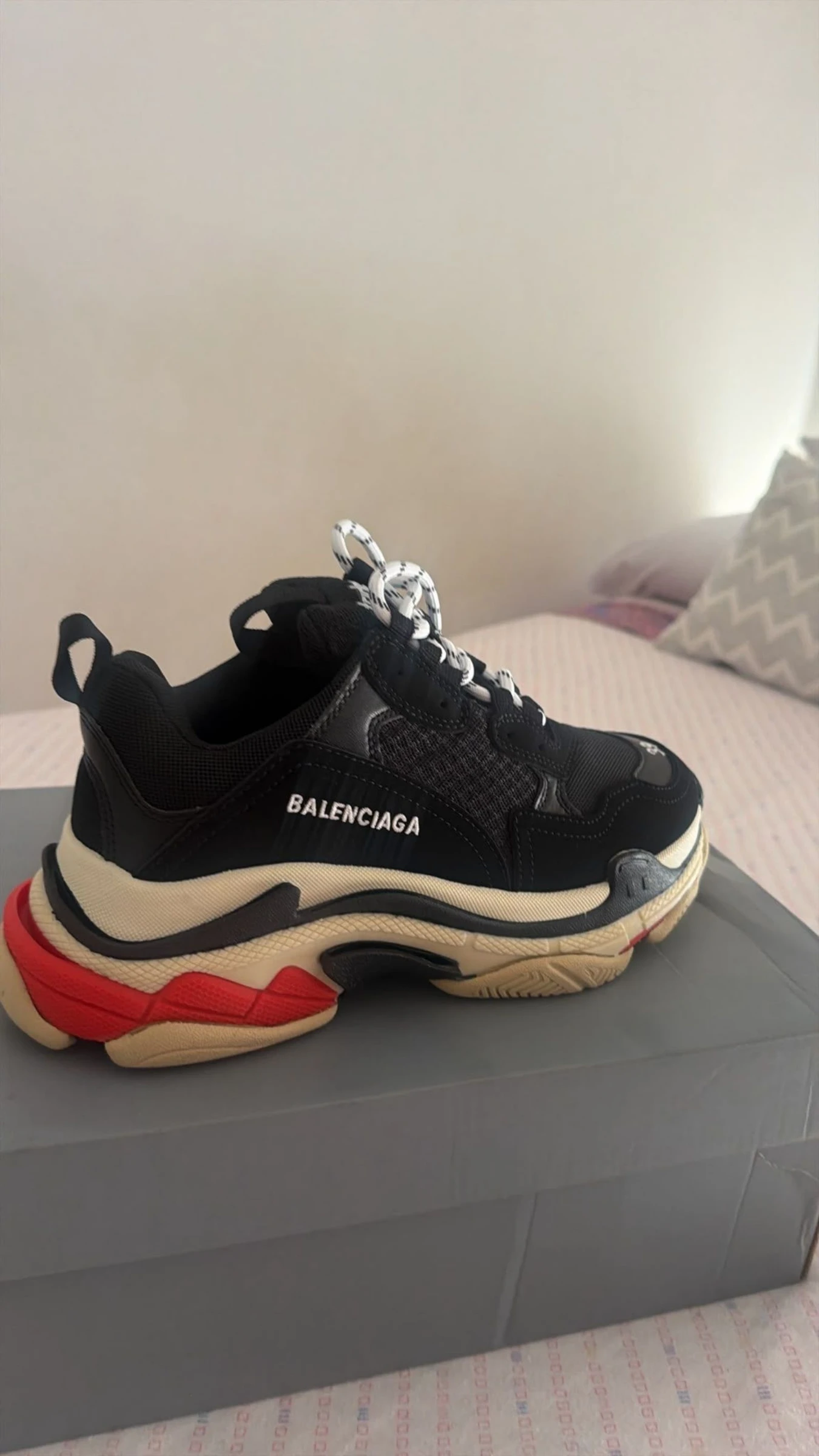Unisex Sports Sneakers – Size 39 – photo 2